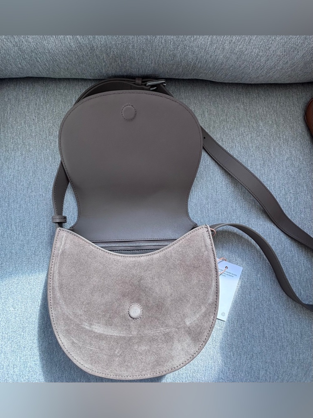 Quince Italian Suede Saddle Bag Crossbody Pebble NWT - Picture 4 of 9